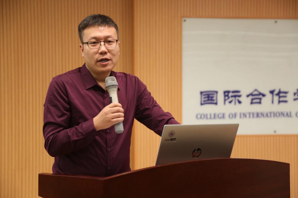 会上,西安外事学院国际交流中心主任,国际合作学院院长郭新华对中日线